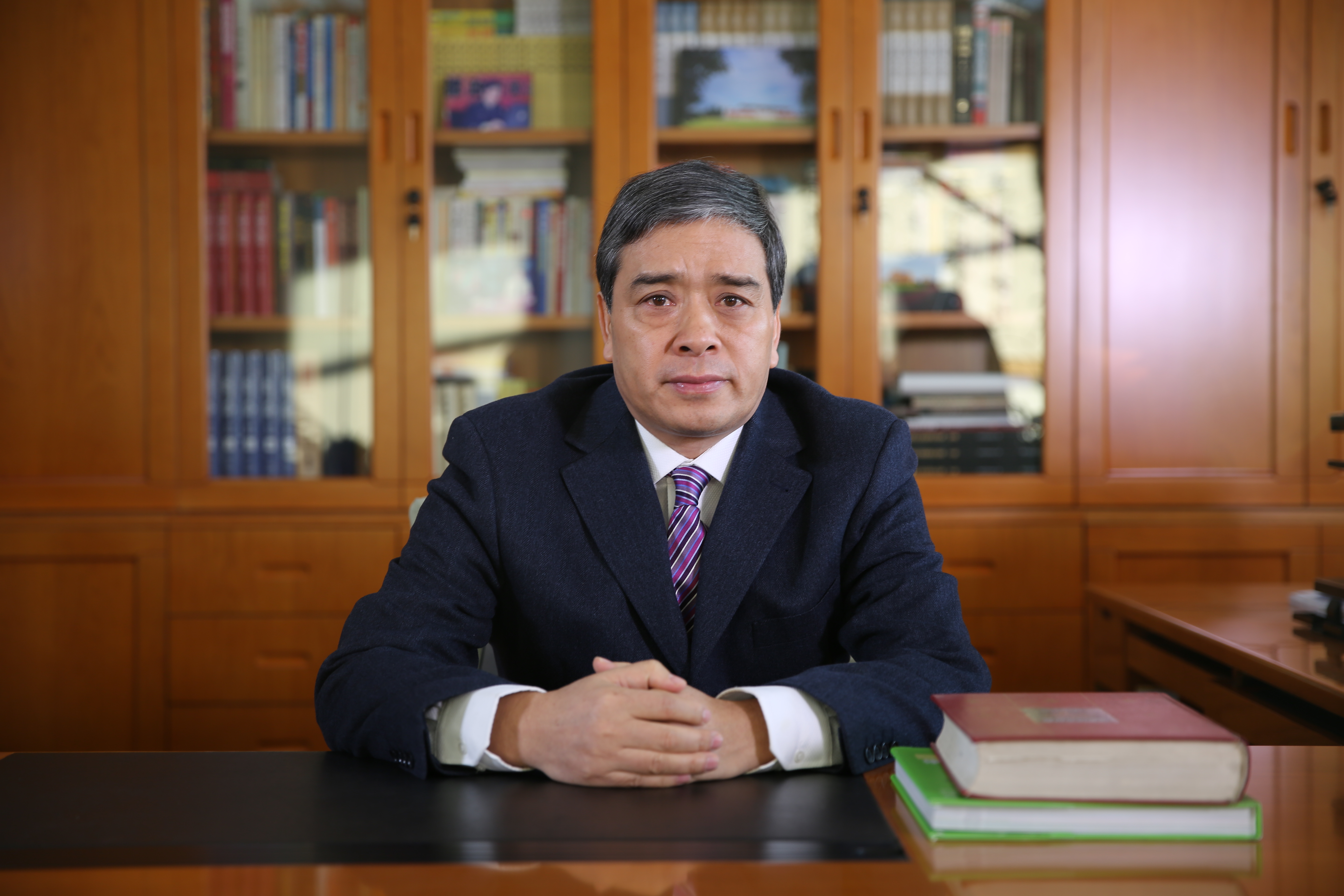 院党委书记  鲍遂献